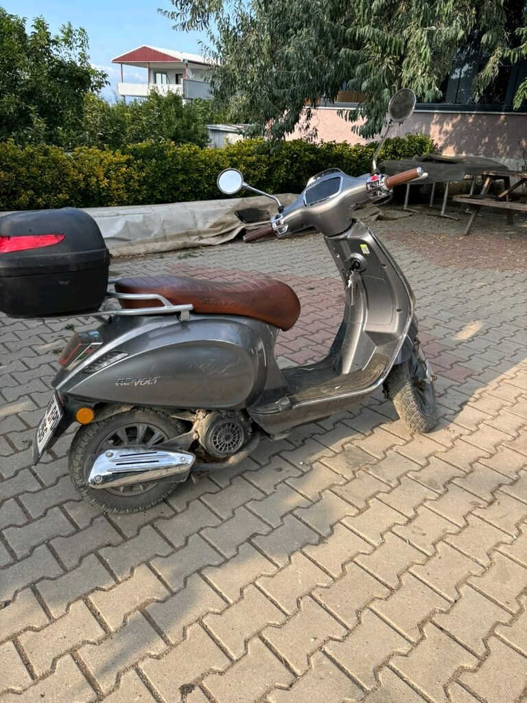 revolt rs6 125 cc scooter - 10