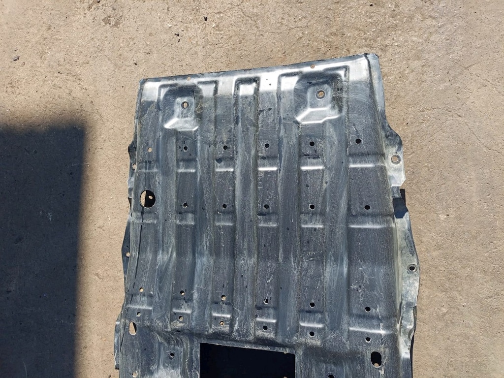 Mitsubishi L200 motor alt Koruma plastiği ikinci el - 2