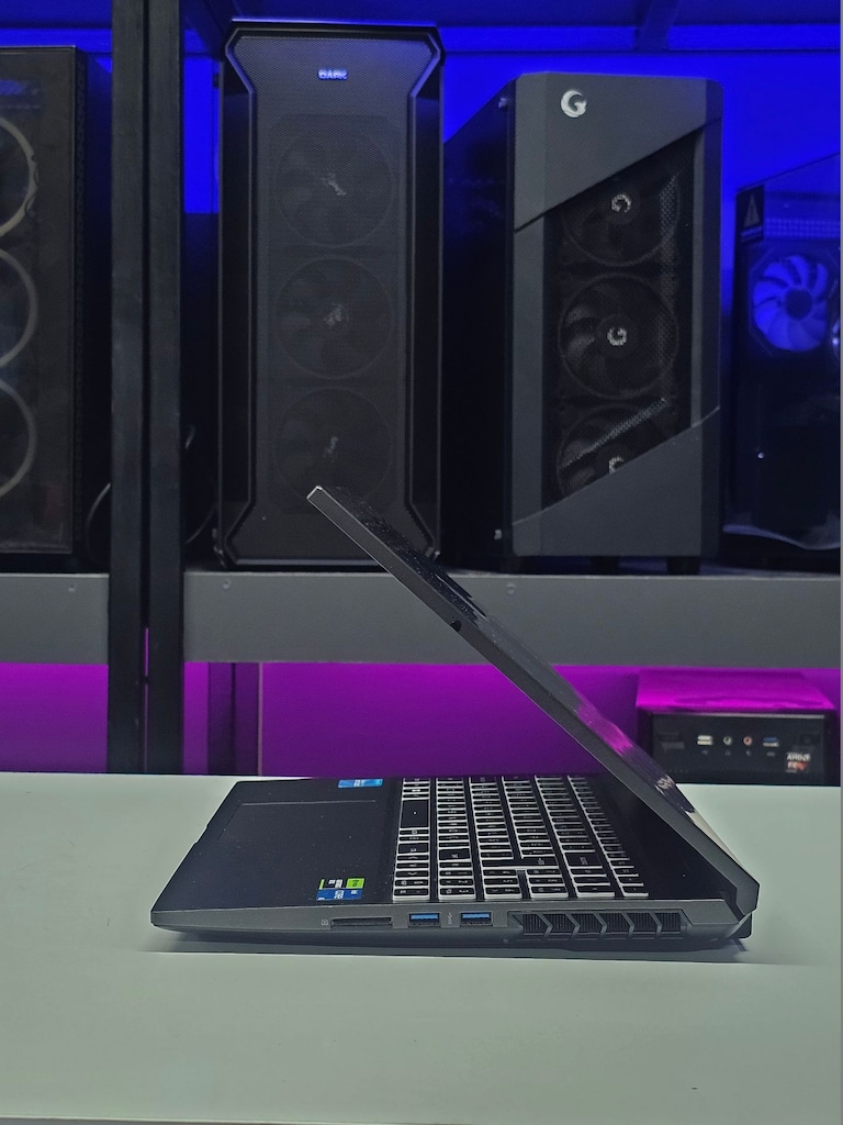 i5 12450H - RTX 3060 6GB - 32GB RAM - 512GB M.2 SSD - 3