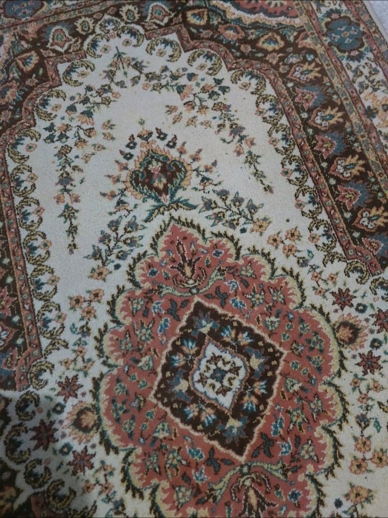 4 metrekare..ısparta halısı tane fiyatı 700tl.. 2 adet var - 2