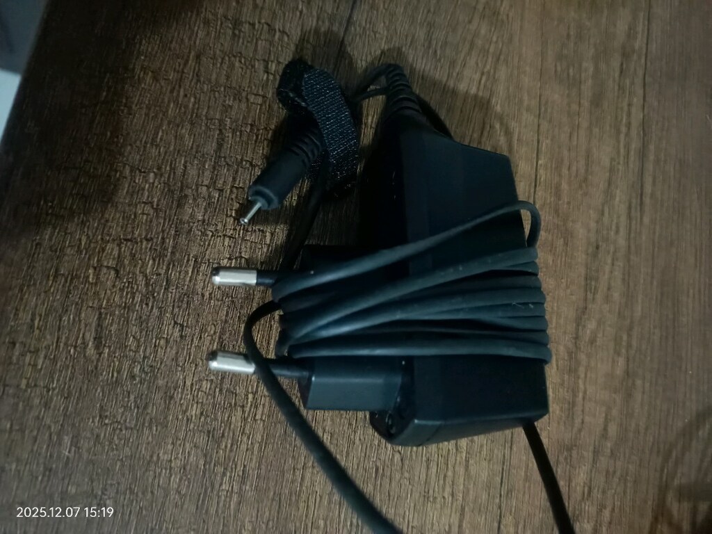 ESKİ VE YENİ CEP TELEFON ŞARJ ÇİHAZLARI VE KULAKLIKLA - 7