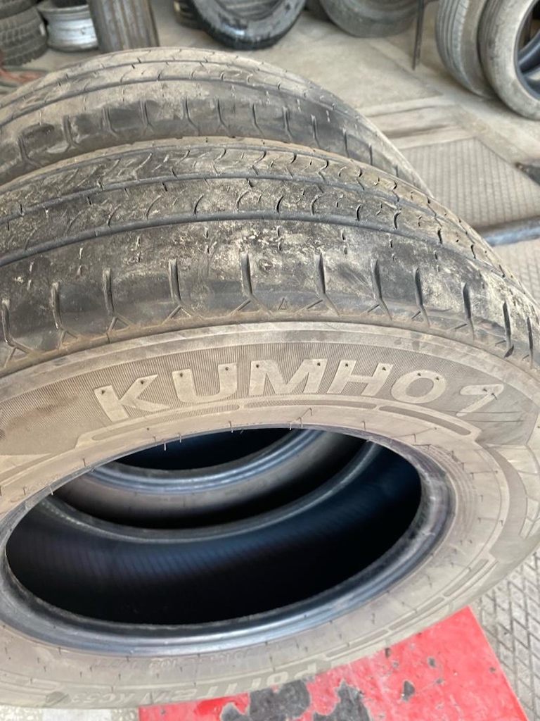 215 70 15 C KUMHO - 3