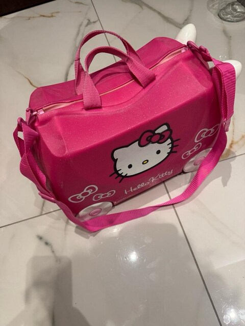 TURİNKİ HELLO KITTY TEKERLEKLİ ÇEKMELİ BAVUL