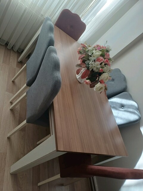 Yemek masası , tv ünitesi ve portmanto bellona