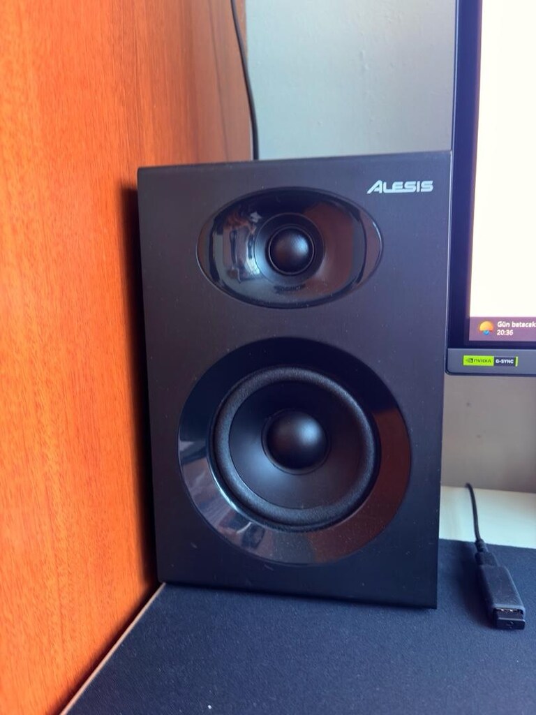 Alesis Elevate 4 - 2