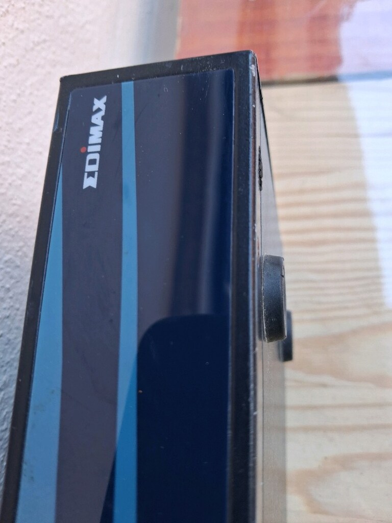16. Port. Fast Ethernet ES. 3116RL 10/100Mbps. - 5