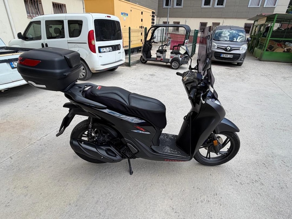 Honda Sh125i - 6