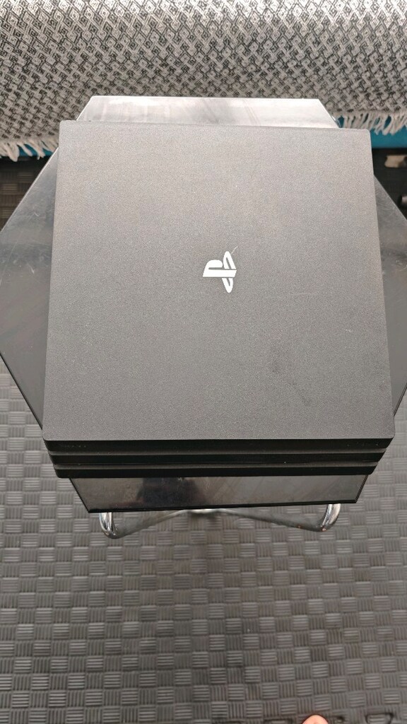 PlayStation 4 pro 1tb - 2