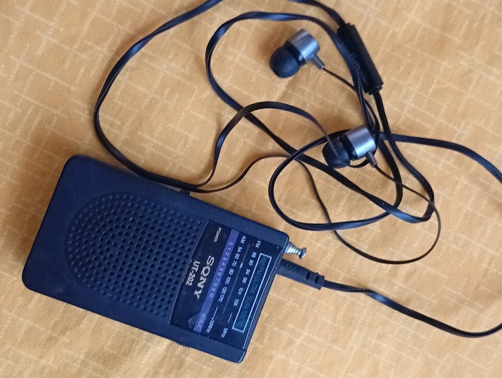 Resimdeki mini radyo kulaklık dahil SQNY (SONY değil)meraklısına - 8