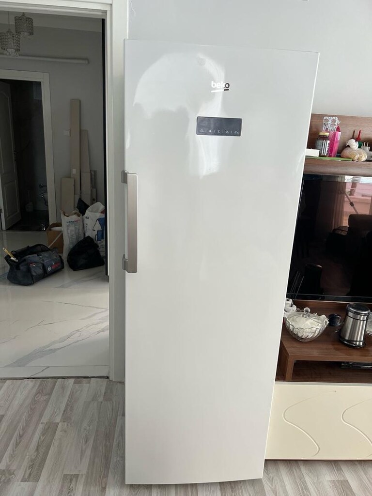 derin dondurucu ve yemek masası ikisi - 3