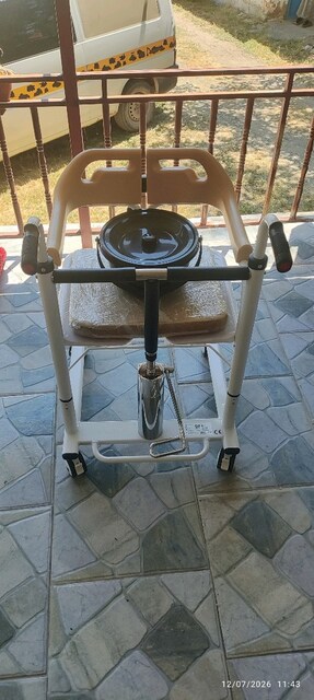 Golfi G560E hidrolik klozetli hasta transfer sandalyesi