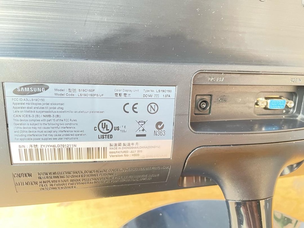 Samsung S19C150F ekran - 2