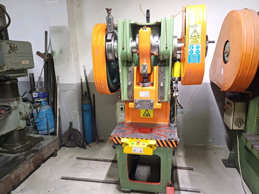 60 TON ŞAHİN MARKA ANGARAJLI EKSANTRİK PRES - 3