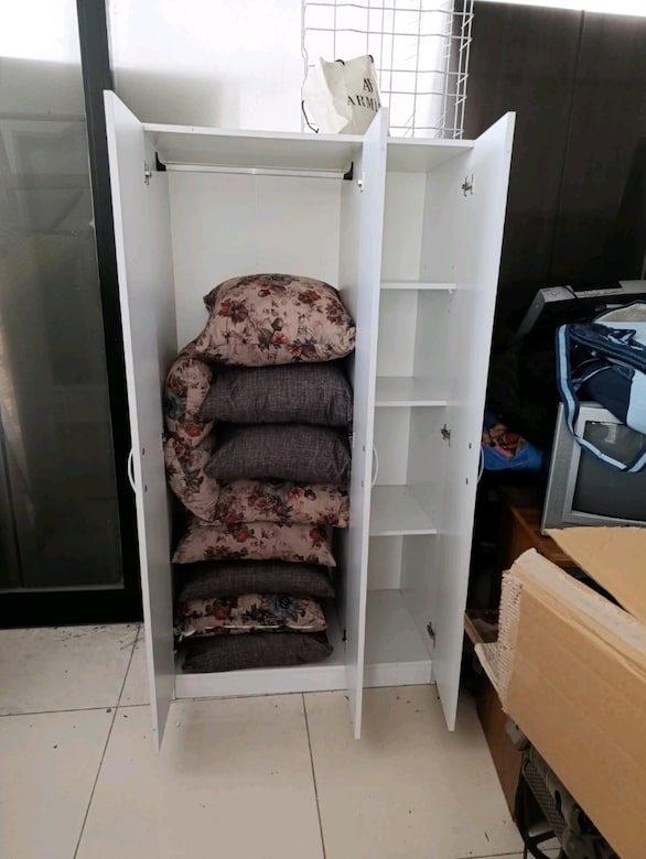 İKEA 3 KAPILI DOLAP 4,500TL ANTİKA SANDELYE TAKIMI 15,000TL - 3