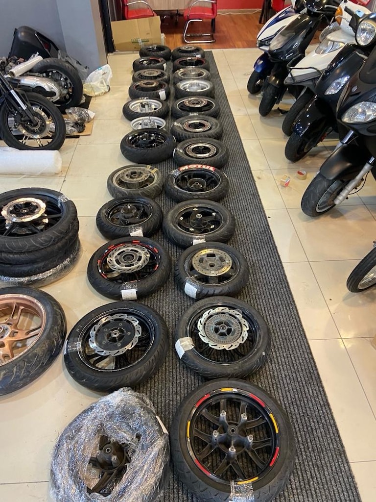 100 adet çıkma motosiklet jant ,şastik disk takımı