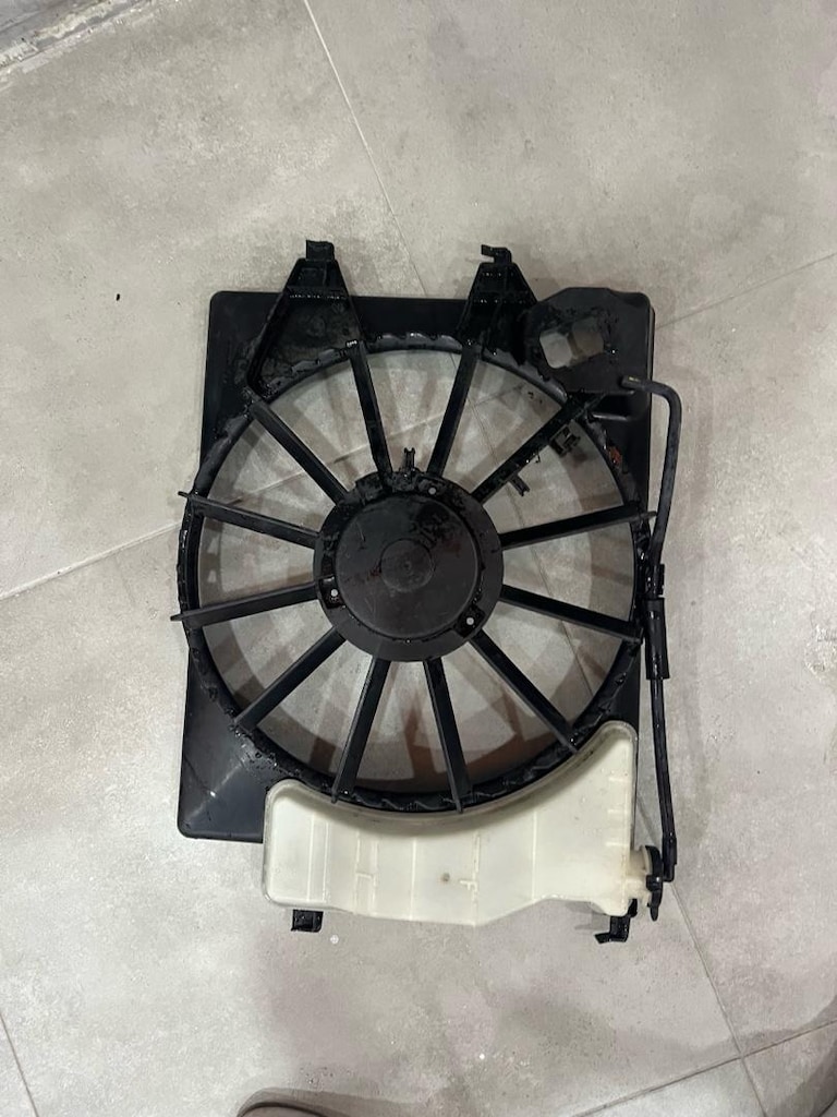 Hyundai i20 Fan çerçevesi - 2