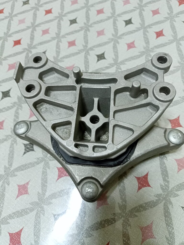 Mercedes W204 / W212 Orjinal Motor Kulağı z rotu (A2042400618) - 2