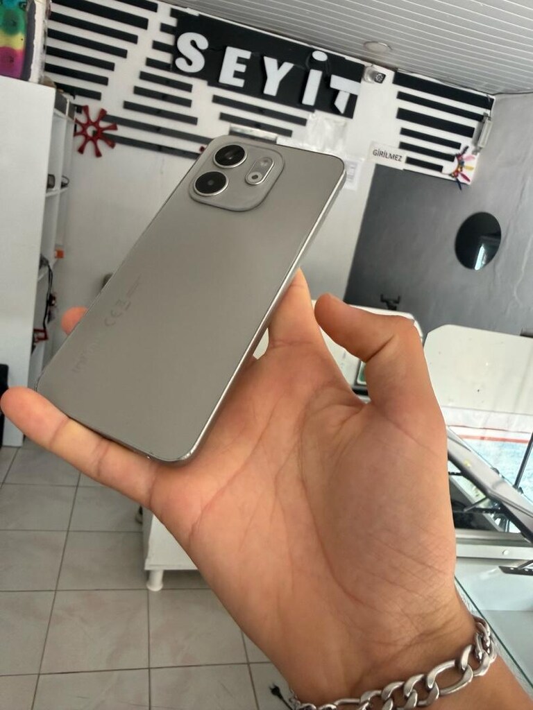 Infinix Smart 9 (64 GB / 4 GB RAM) – 3.000 TL