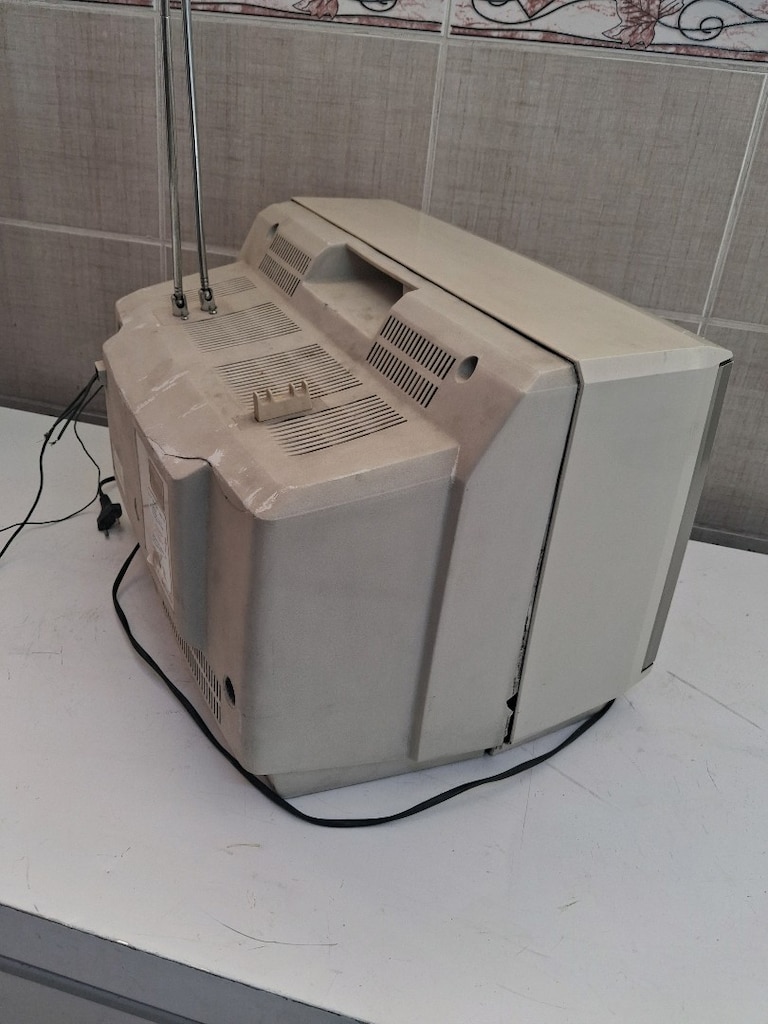 ESKİ RENKLİ TELEVİZYON ELEKTRİK GELMİYOR ARKA TARAFINDA ÇATLAK VAR - 8