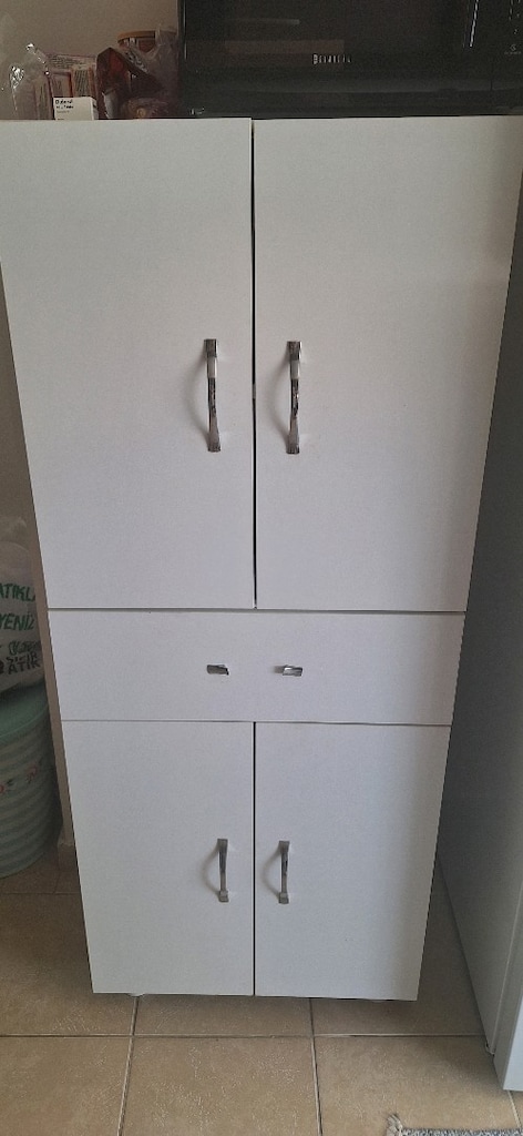 Halı, dolap, sehpa, fırın, ocak, ütü masası - 3