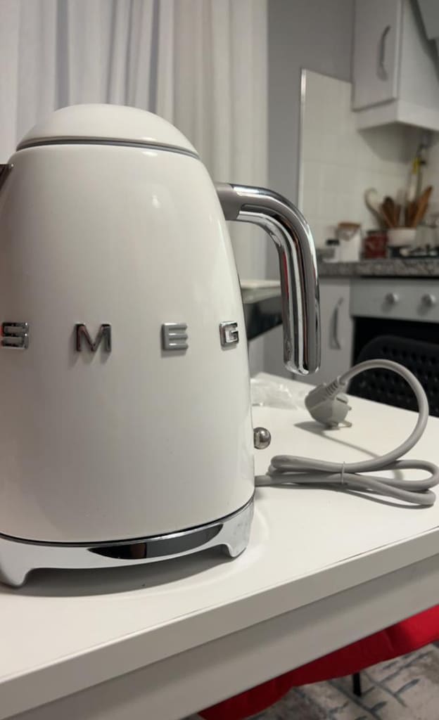 Smeg Beyaz Kettle - 3