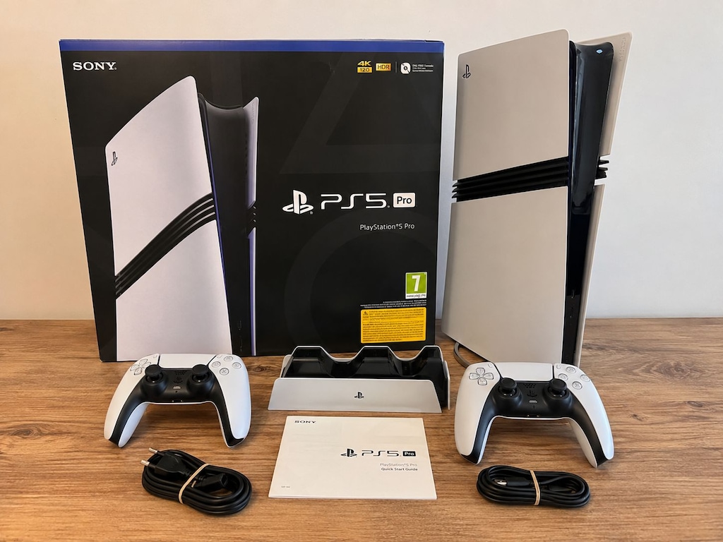 PS5 Pro + 2 Kol + Şarj İstasyonu | Temiz ve Eksiksiz Set 2TB