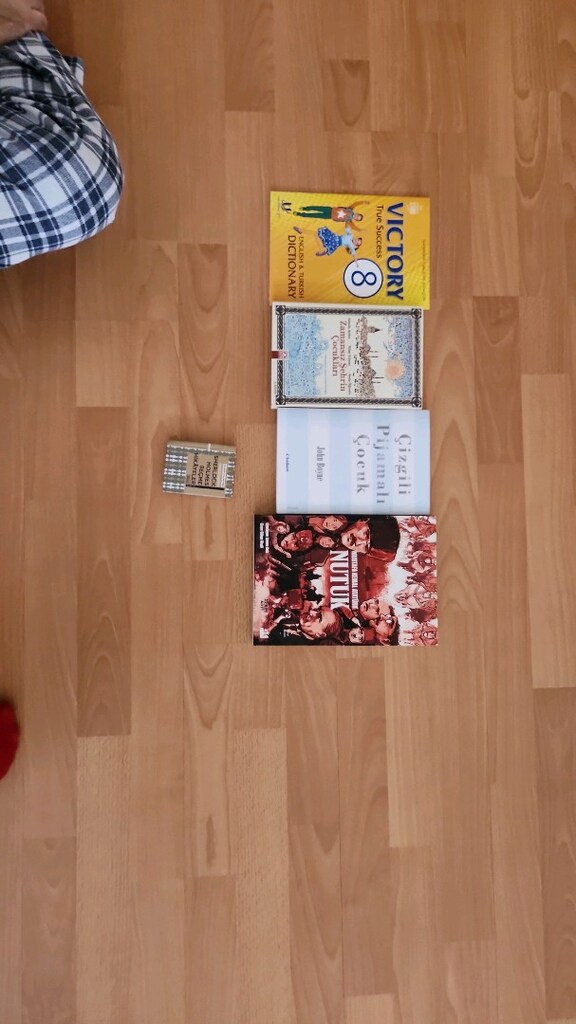 NUTUK, ÇİZGİLİ PİJAMALI ÇOCUK,ZAMANSIZ ŞEHRİN ÇOCUKLARI OKUMA HİKAYE - 2