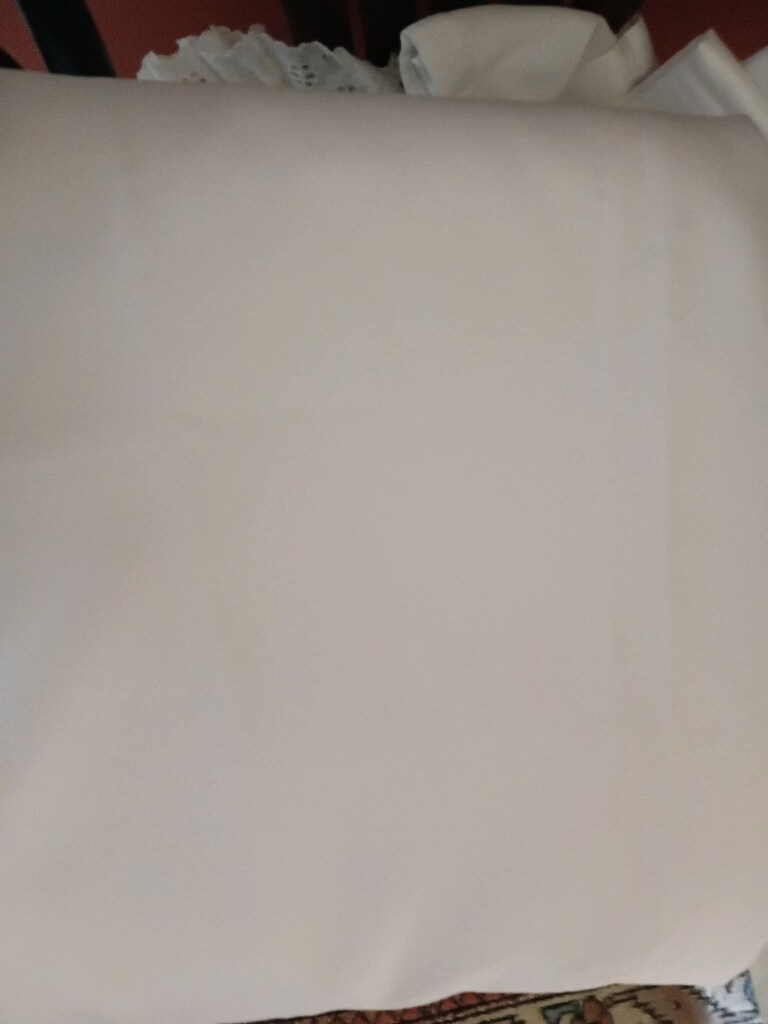Beyaz güneşlik saten.başka amaç içinde kullanılır.3.20-2.80cm..2 adet - 3