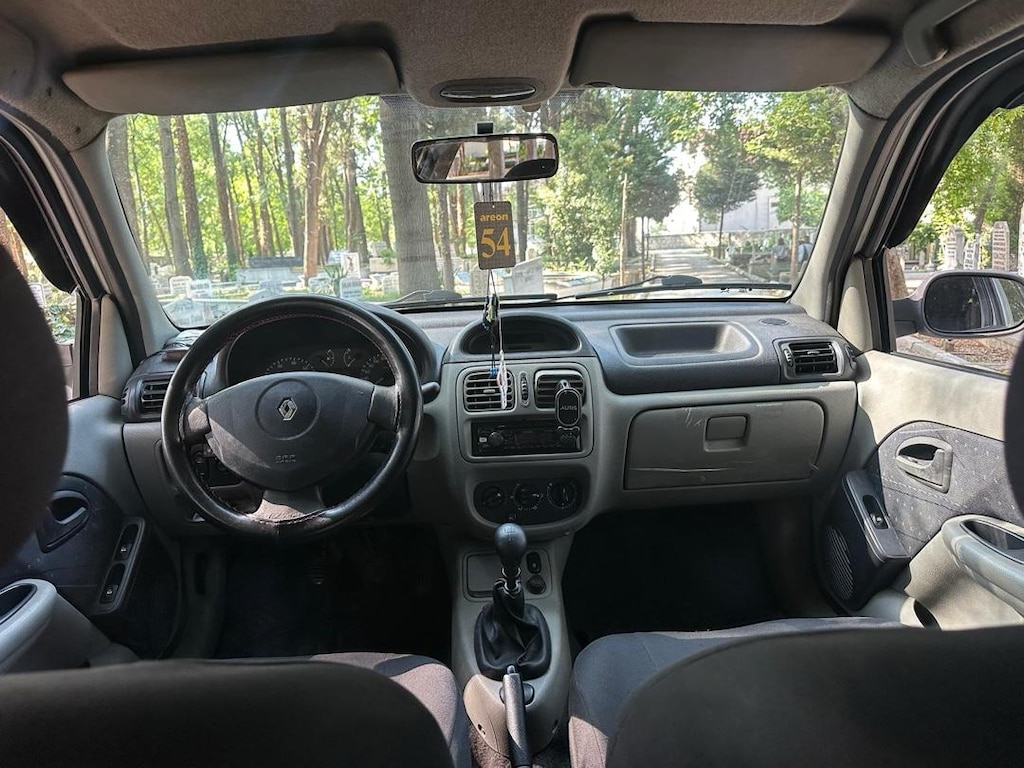 2004 model 1.4 Clio - 9