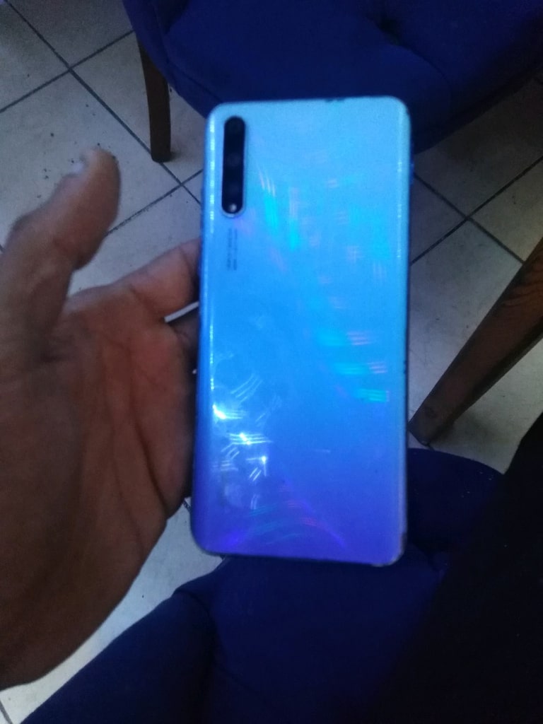 Huawei y8 p128gb hafıza 6gb rem çift simkart - 2
