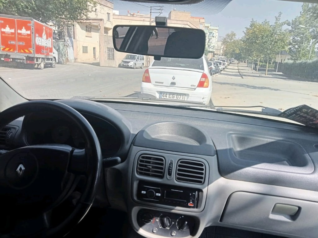 Renault Clio 2 sedan - 6