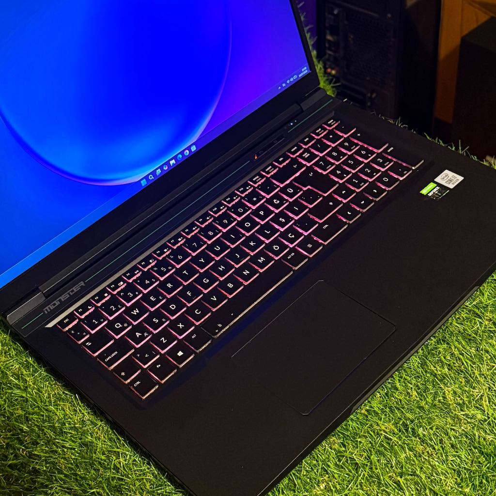 MONSTER TULPAR T7 V20.2 – 17.3" 144Hz IPS / i7-10750H / 32GB RAM - 2