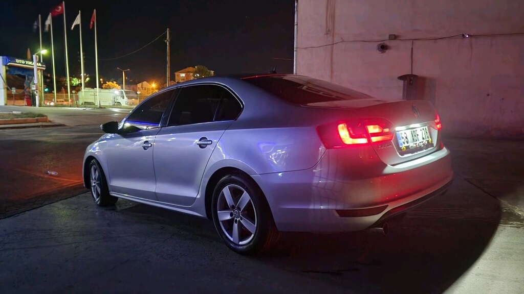 Volkswagen Jetta GLI - 9