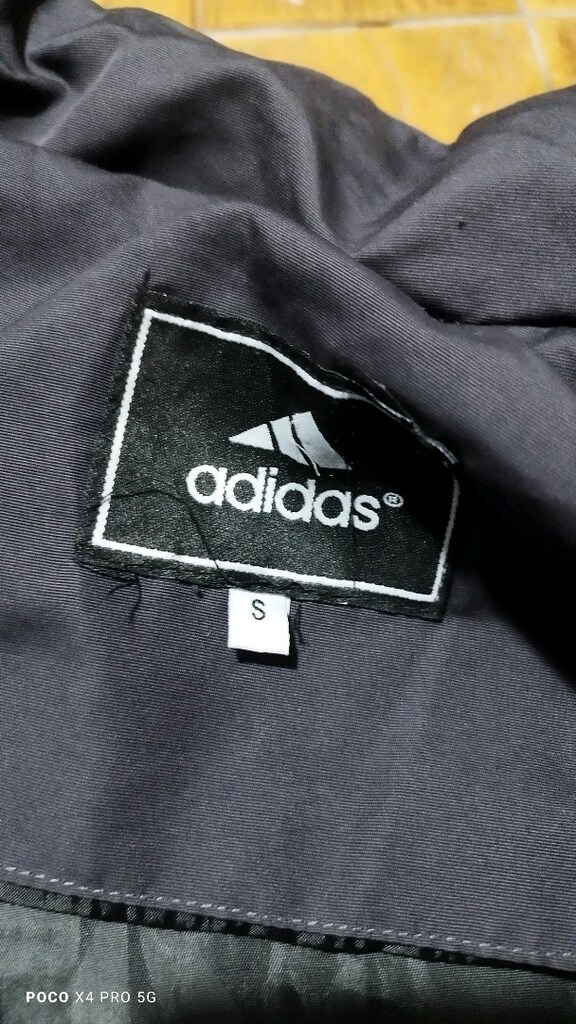 #Adidas mükemmel mont..Sadece iç astarda az sökük var dikilir, - 4