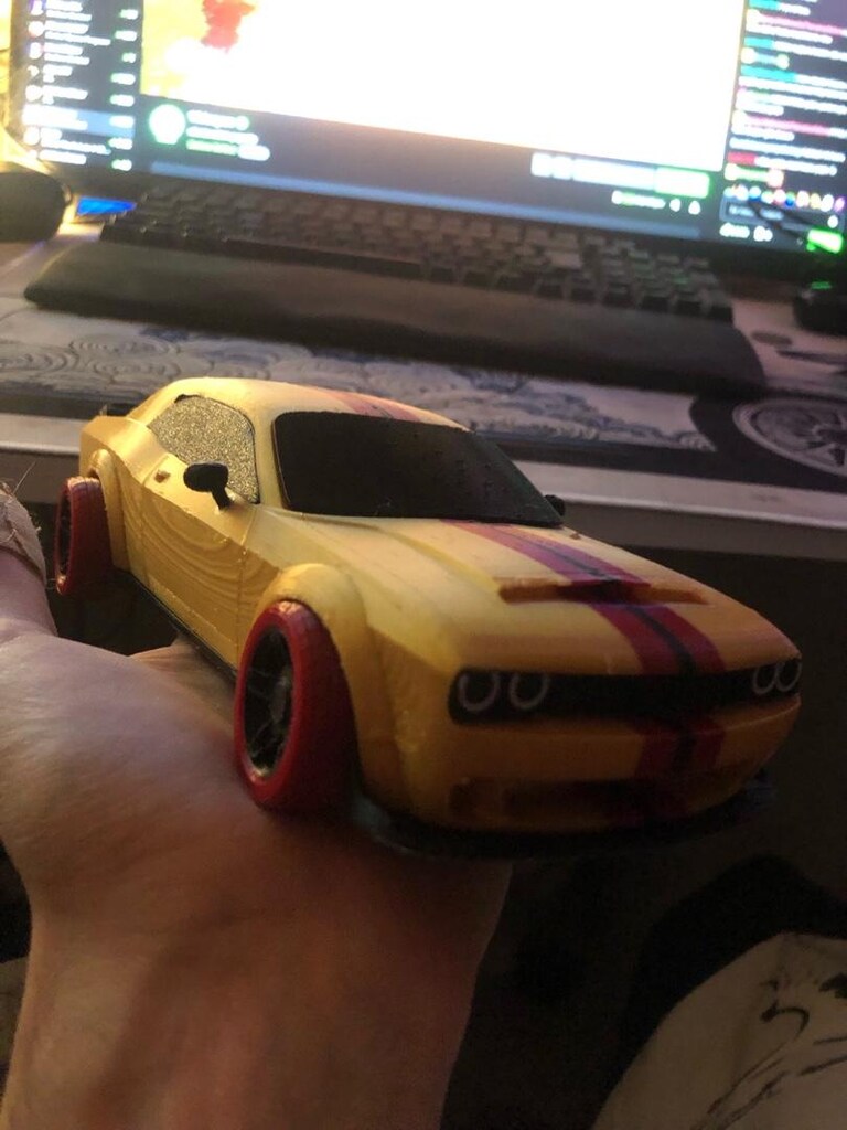 Dodge Challenger Hellcat SRT - 5