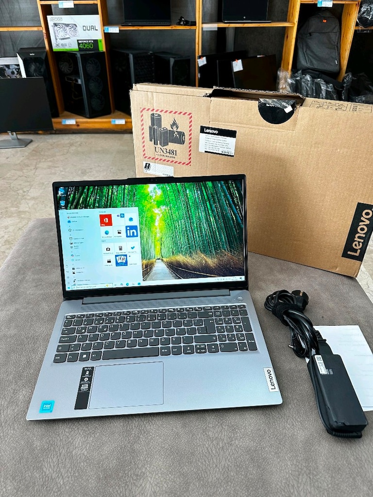 Lenovo Laptop Intel İşlemci Kutulu Faturalı Garantili 15.6" Temz - 2