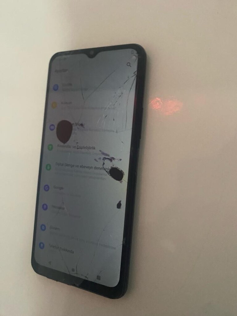 vivo y 20 ekran lekeli ama sorun yok akyif calısan tel - 2
