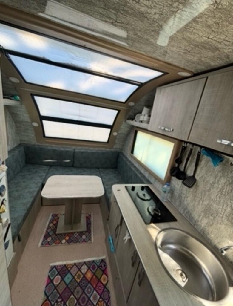 Sahibinden Temiz Panoramik Cam Tavanlı 4 Kişilik Çekme Karavan - 7