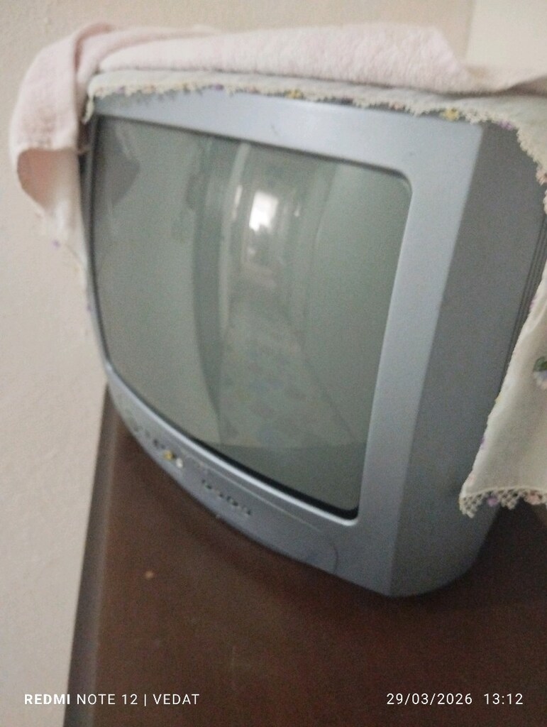 pilips tv sıfır hiç kullanılmamış çeyiz hediyesidır.çok temiz . - 2