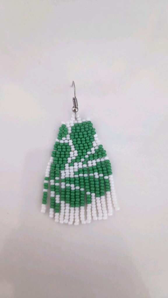 Yeşil işlemeli boncuklu mini küpe - 3