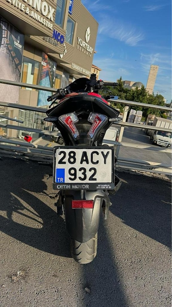 BAJAJ RS 200 - 4