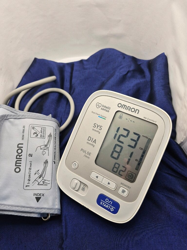 Omron M6 Comfort model tansiyon aleti. Dijital ekranı sayesinde ölçüml - 4