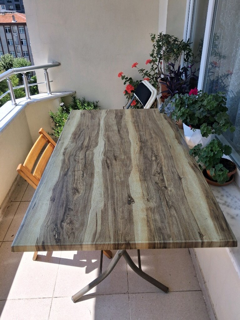 Balkon masası