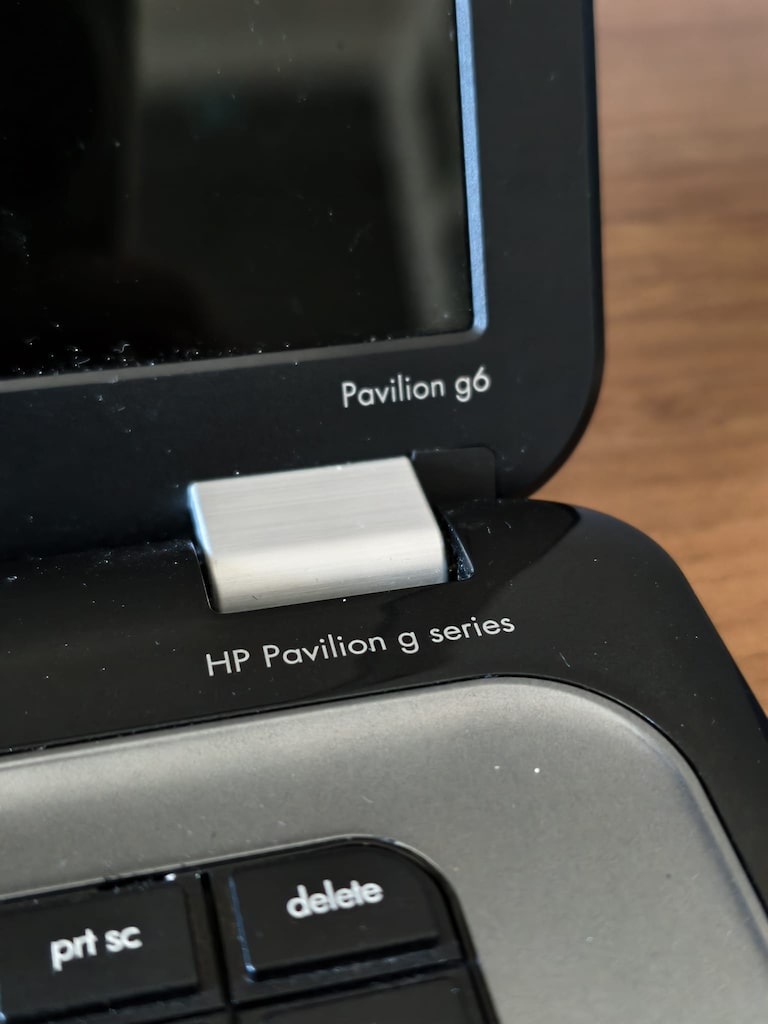 HP LAPTOP - 11