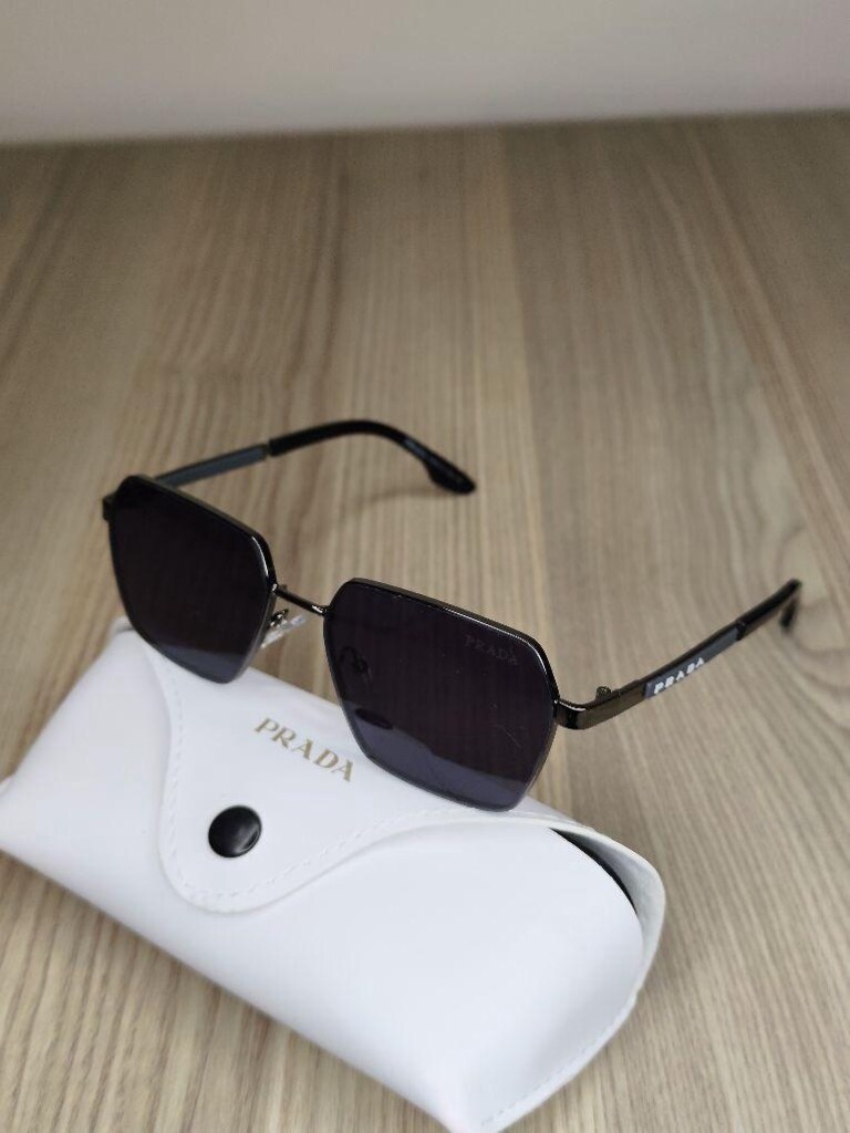 Prada Güneş Gözlüğü