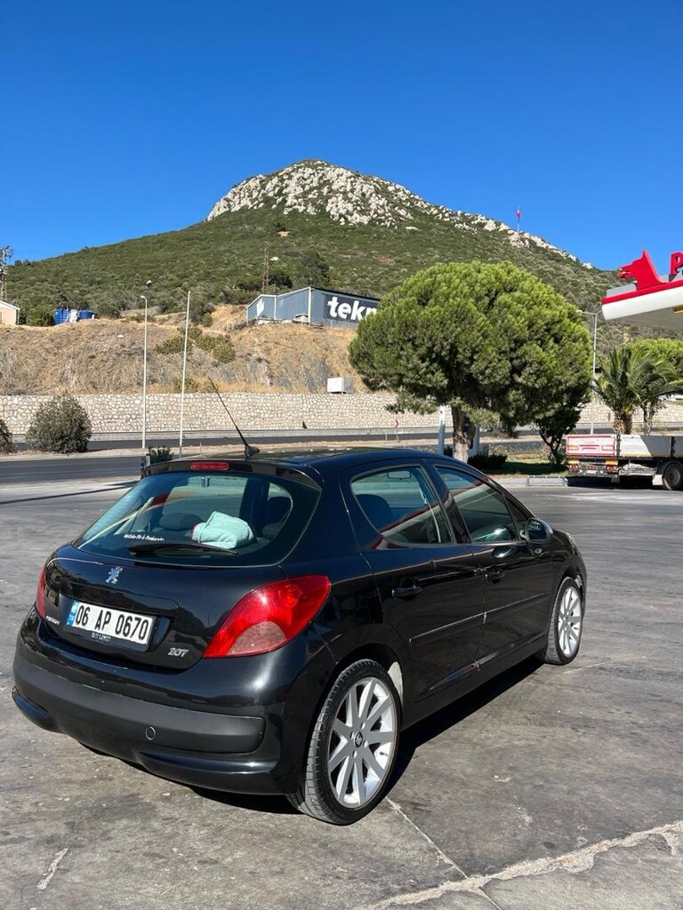 PEUGEOT 207 - 7