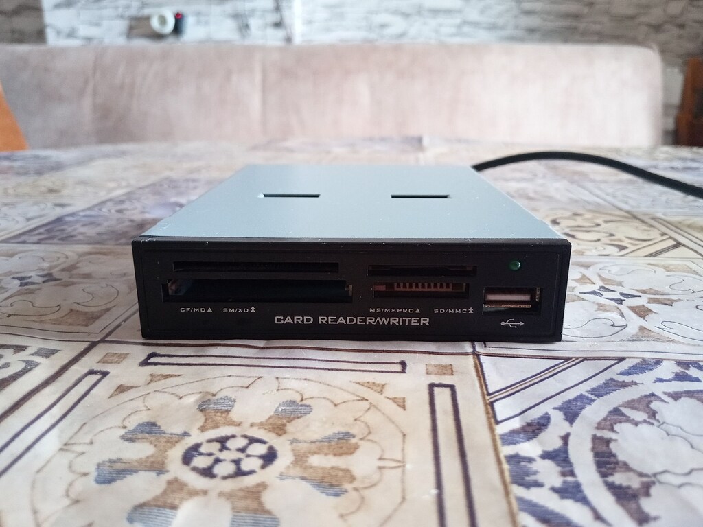 PC Kasa Tipi 3.5'' USB Yuvalı Kart Okuyucu - 2