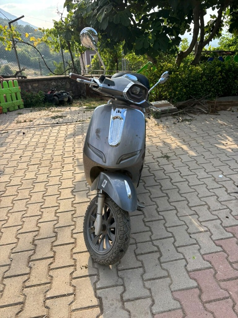 revolt rs6 125 cc scooter - 11