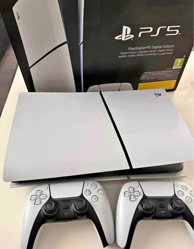 PlayStation 5 Slim - 3