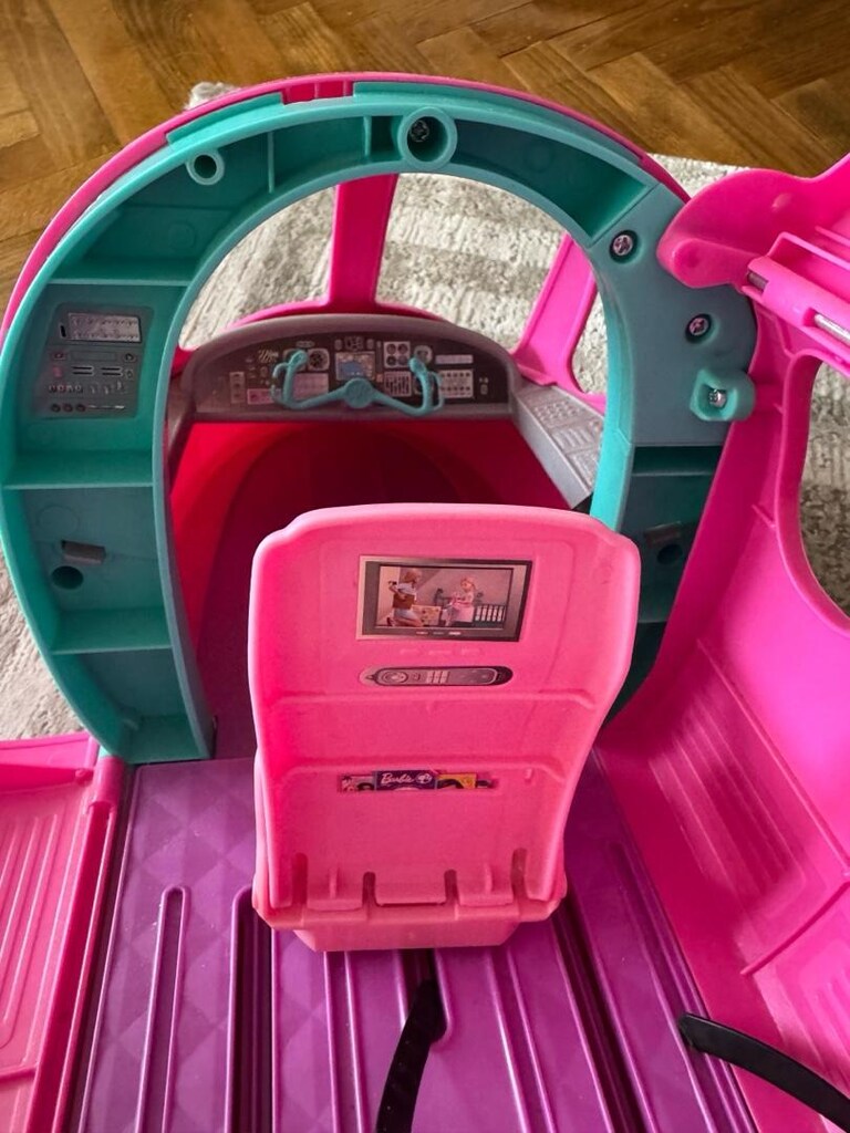 Barbie’nin pembe uçağı - 4